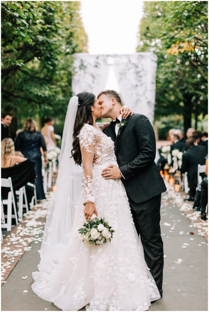 Bride And Groom Shared A Kiss At Chicago Botanic Garden