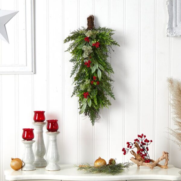 30” Cedar And Berry Artificial Christmas Swag